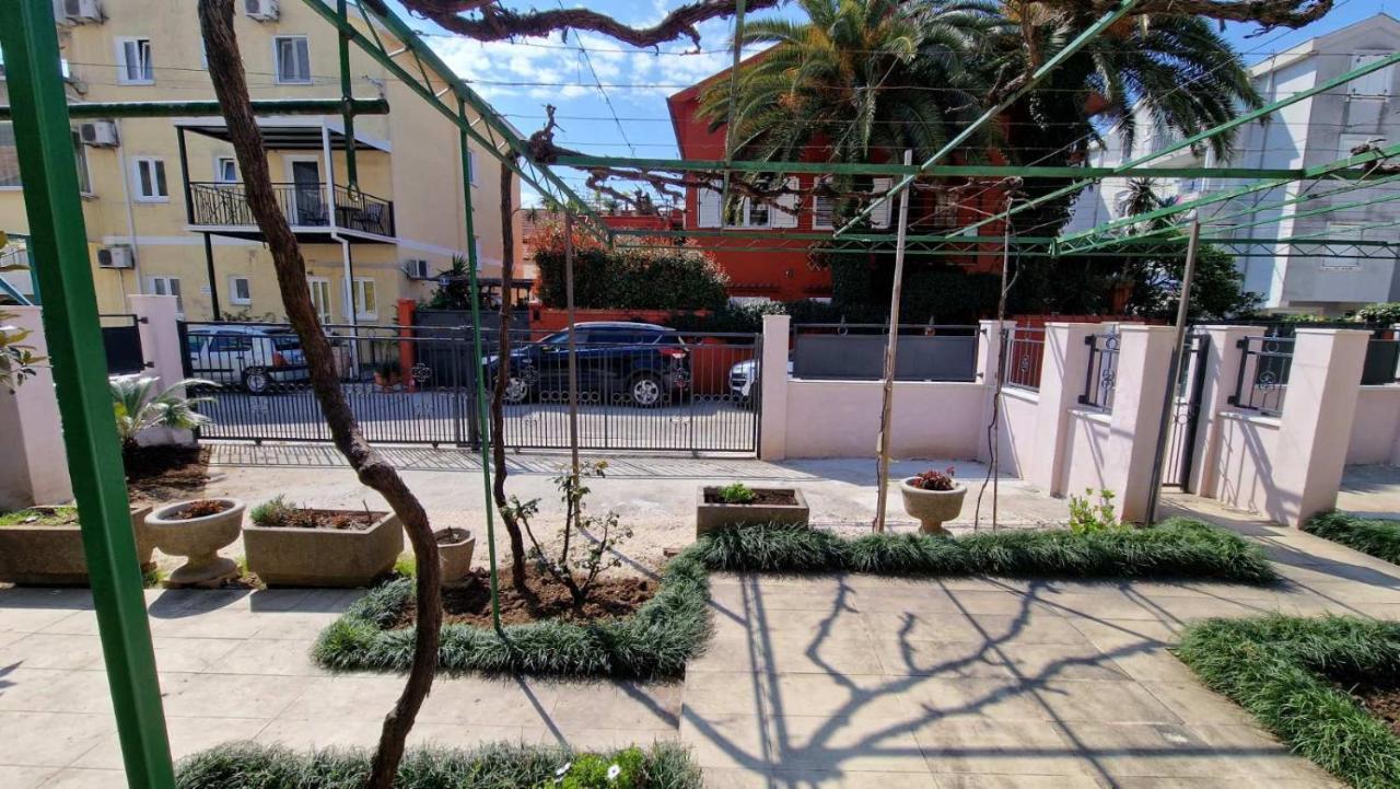 Ioannis Apartments Тиват Екстериор снимка