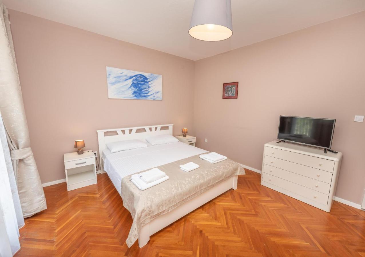 Ioannis Apartments Тиват Екстериор снимка