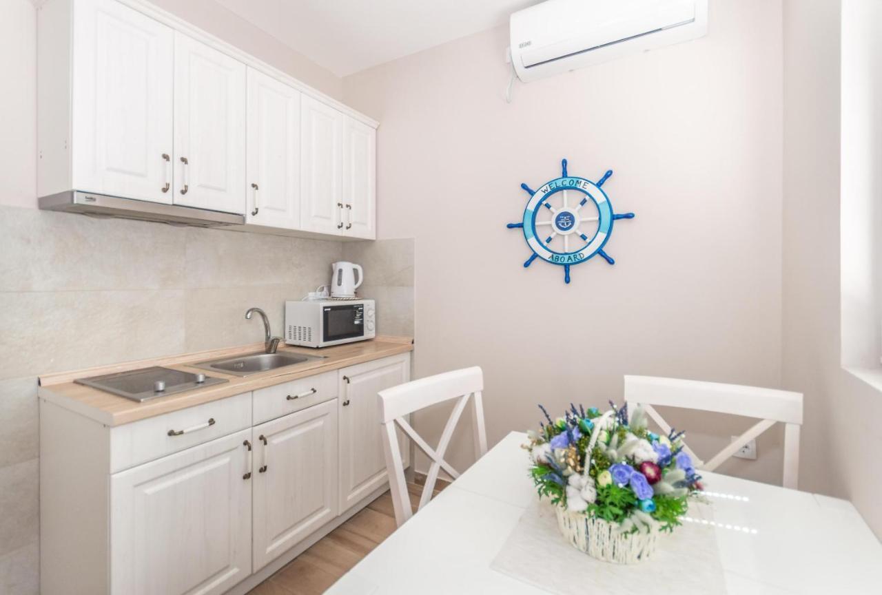 Ioannis Apartments Тиват Екстериор снимка