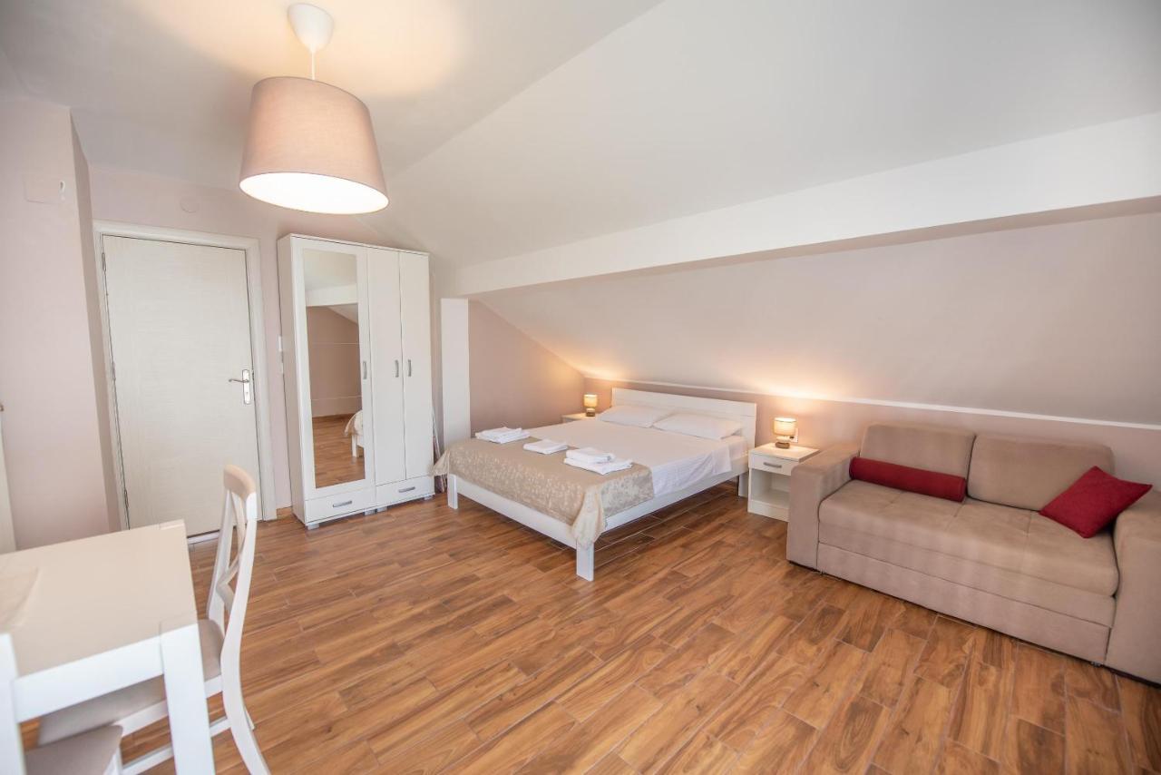 Ioannis Apartments Тиват Екстериор снимка