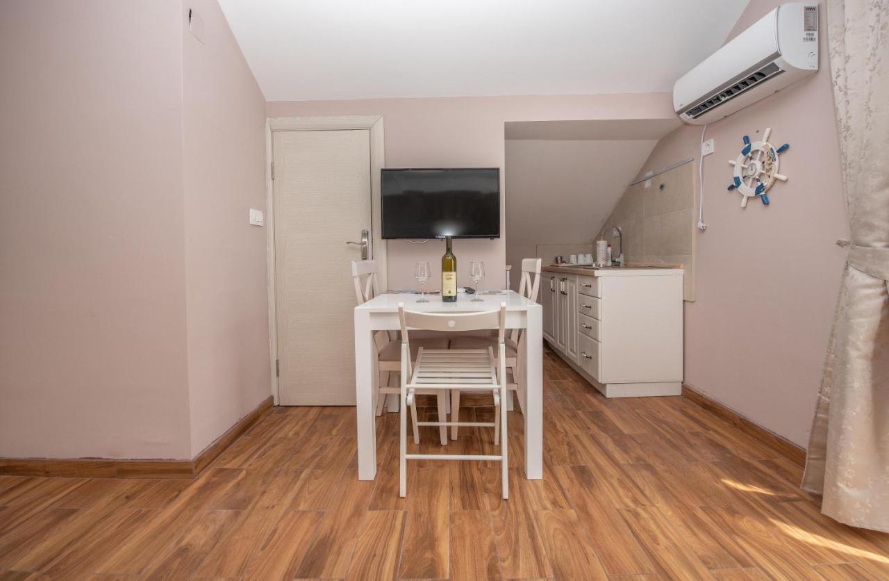 Ioannis Apartments Тиват Екстериор снимка