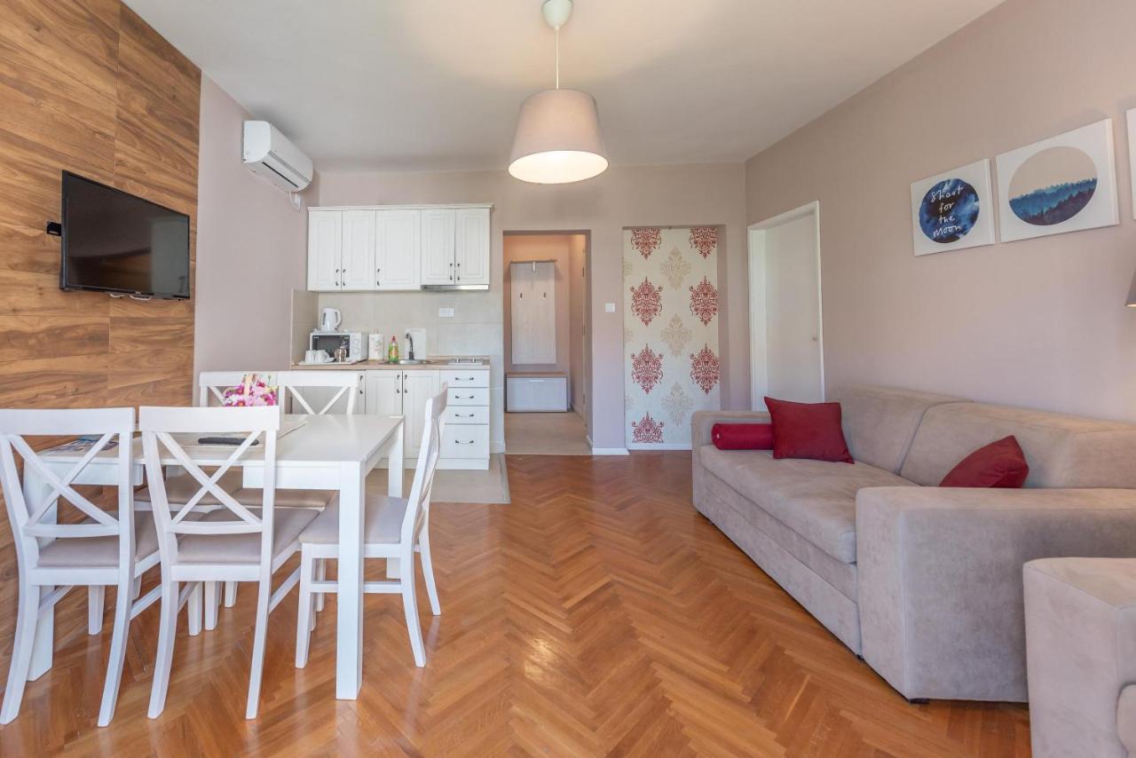 Ioannis Apartments Тиват Екстериор снимка