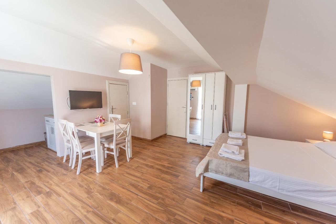Ioannis Apartments Тиват Екстериор снимка